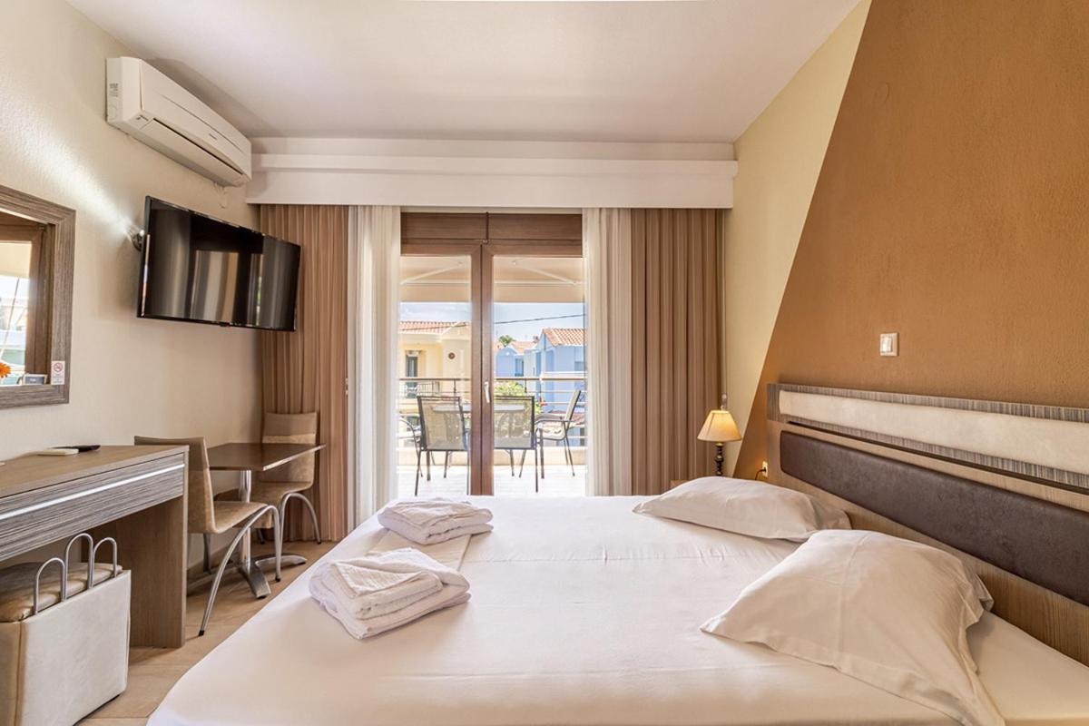 Dafni'S Seaside Luxury Studios Nikiti  Exteriör bild